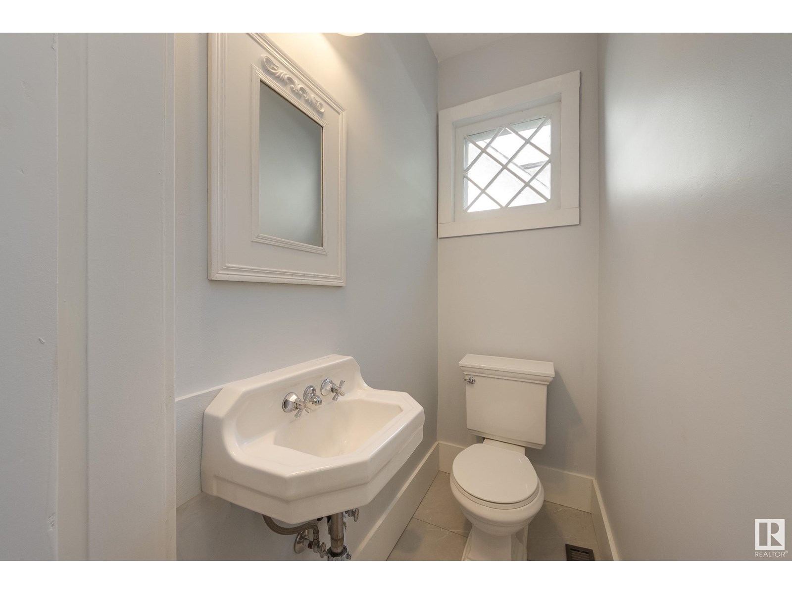 Property at 11118 65 ST NW image 2