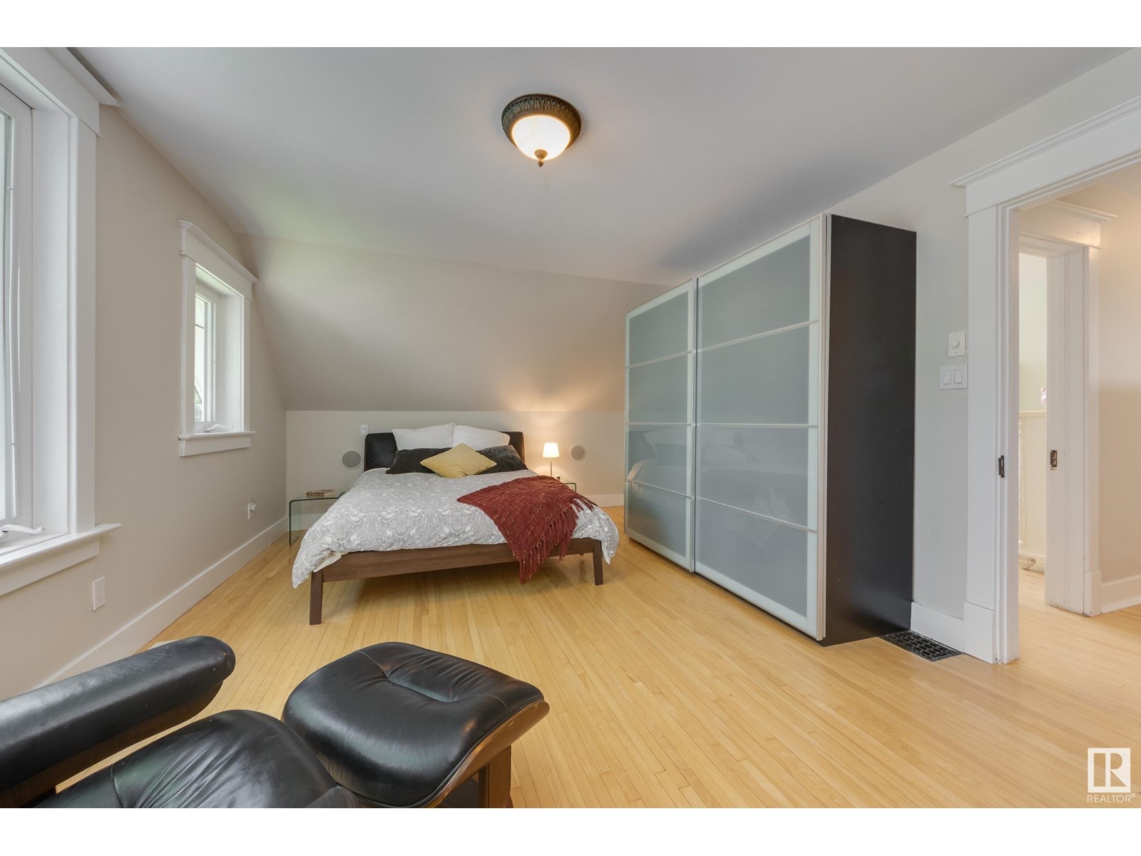 Property at 11118 65 ST NW image 5