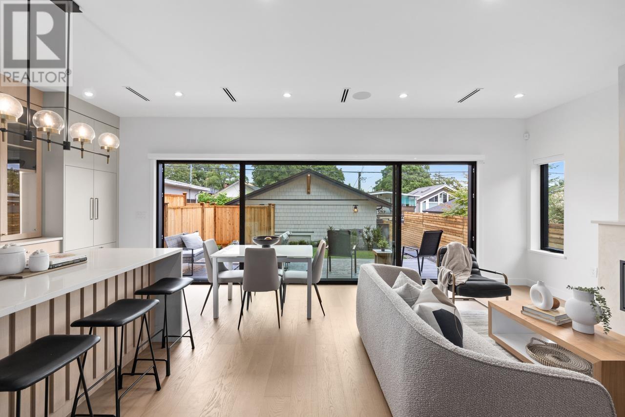 2 2247 Parker Street, Vancouver, British Columbia  V5L 2L8 - Photo 2 - R3025737