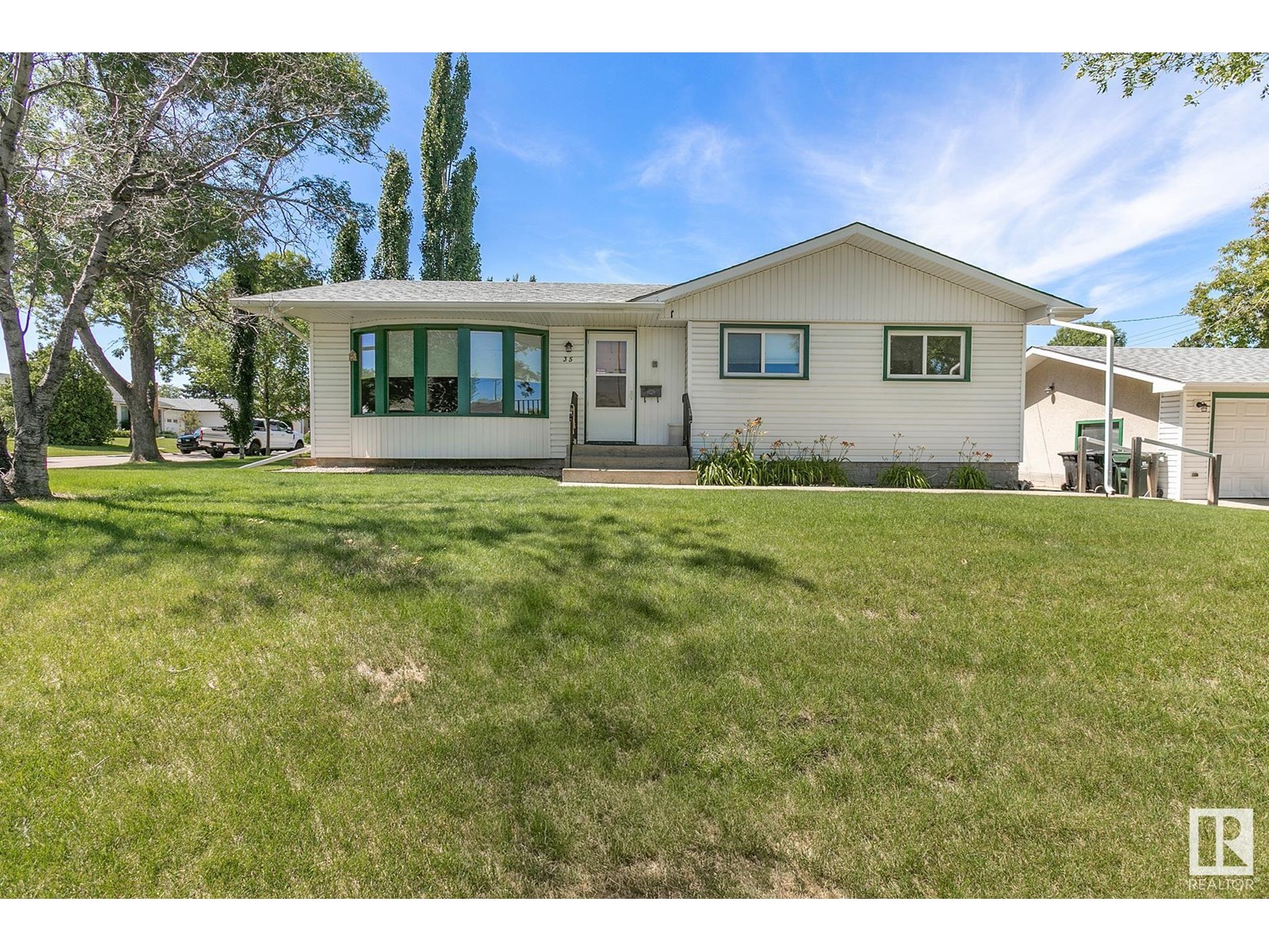 Property at 35 IVY CR image 1