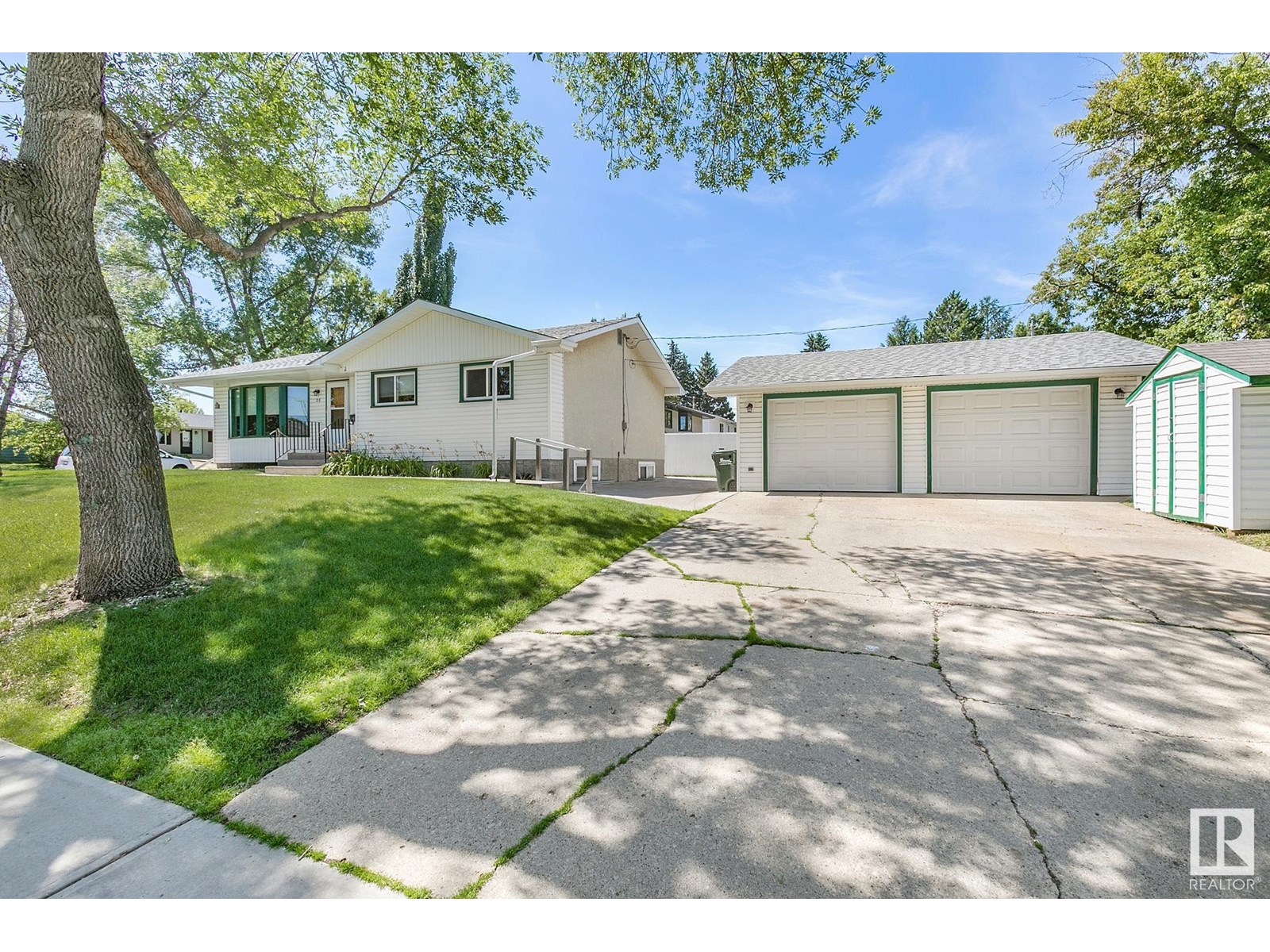 Property at 35 IVY CR image 2