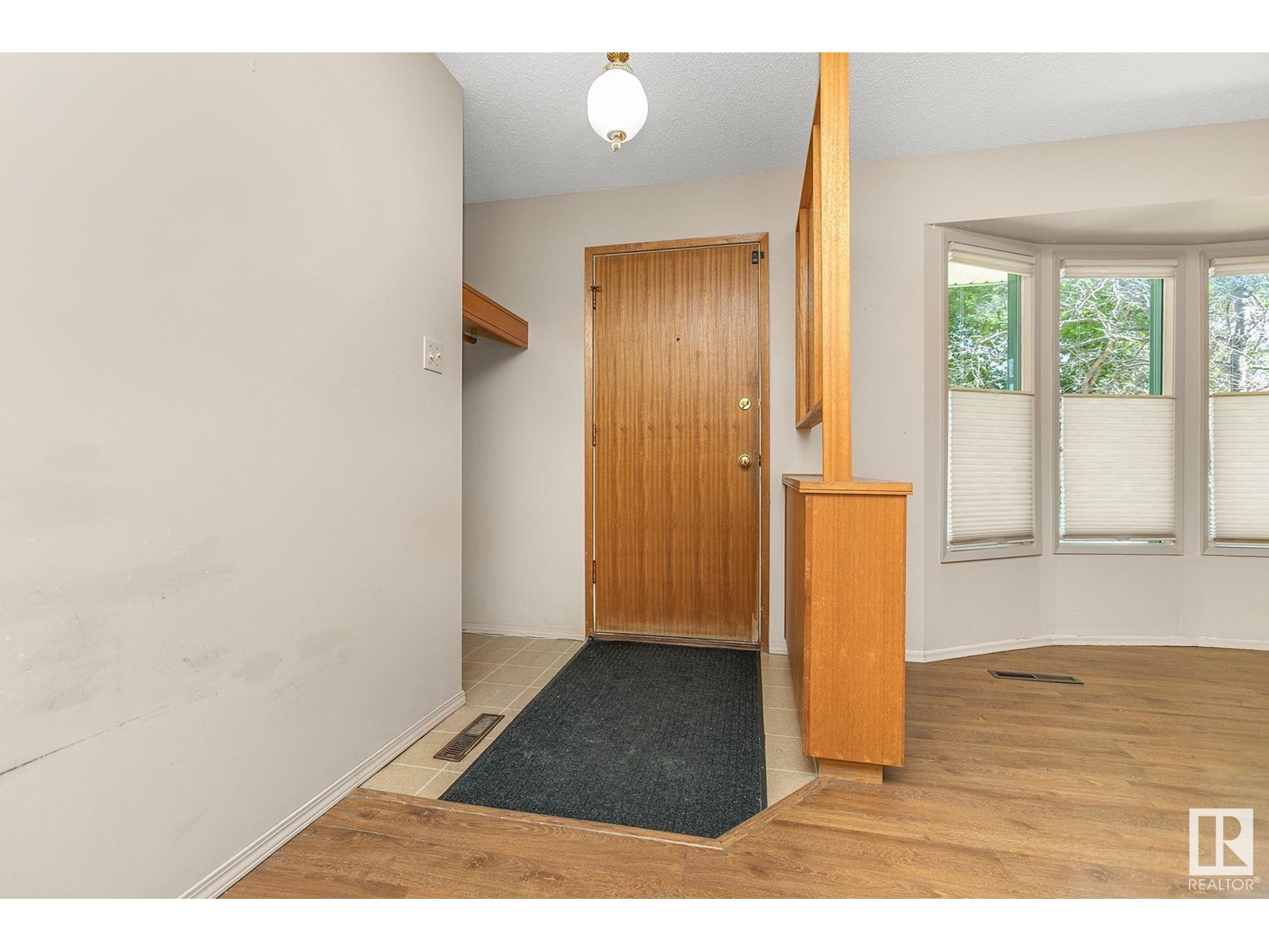 Property at 35 IVY CR image 3