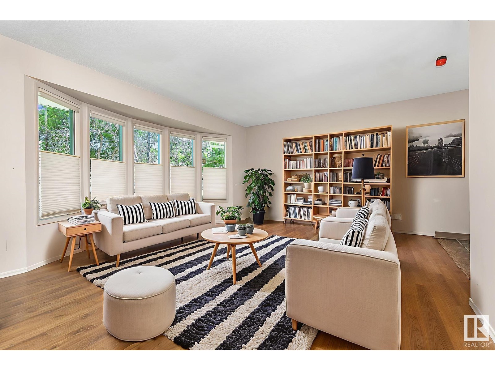 Property at 35 IVY CR image 4