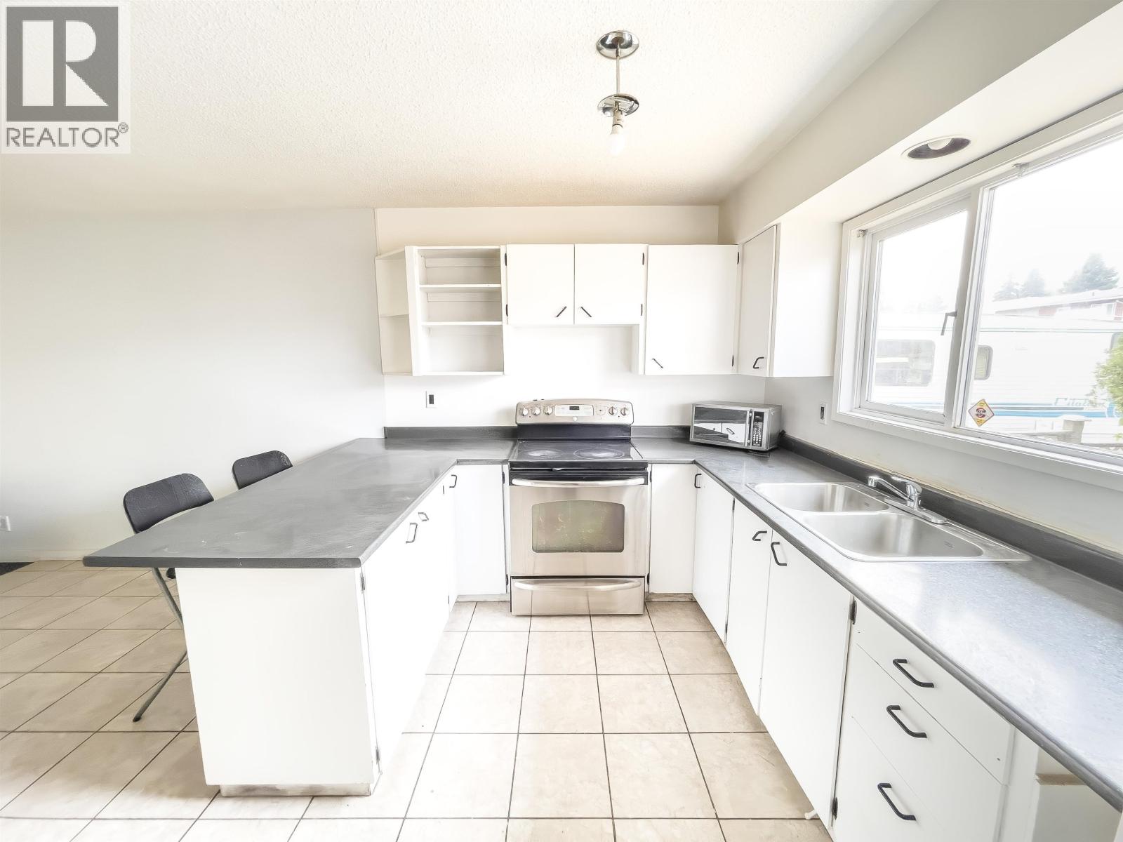 544 Beech Crescent, Prince George, British Columbia  V2L 1L1 - Photo 2 - R3025800