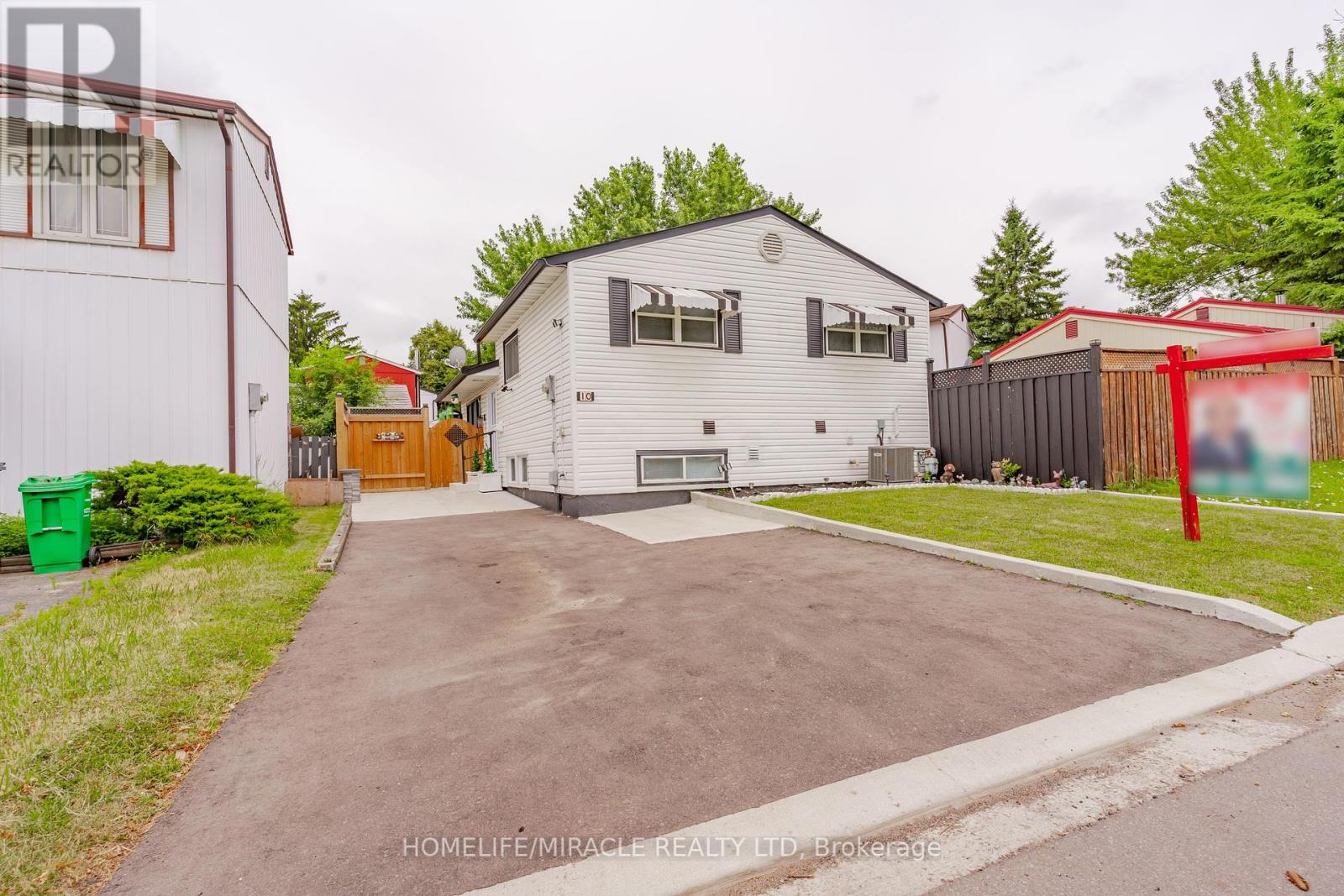 Property at 10 HUNTINGWOOD CRESCENT image 3