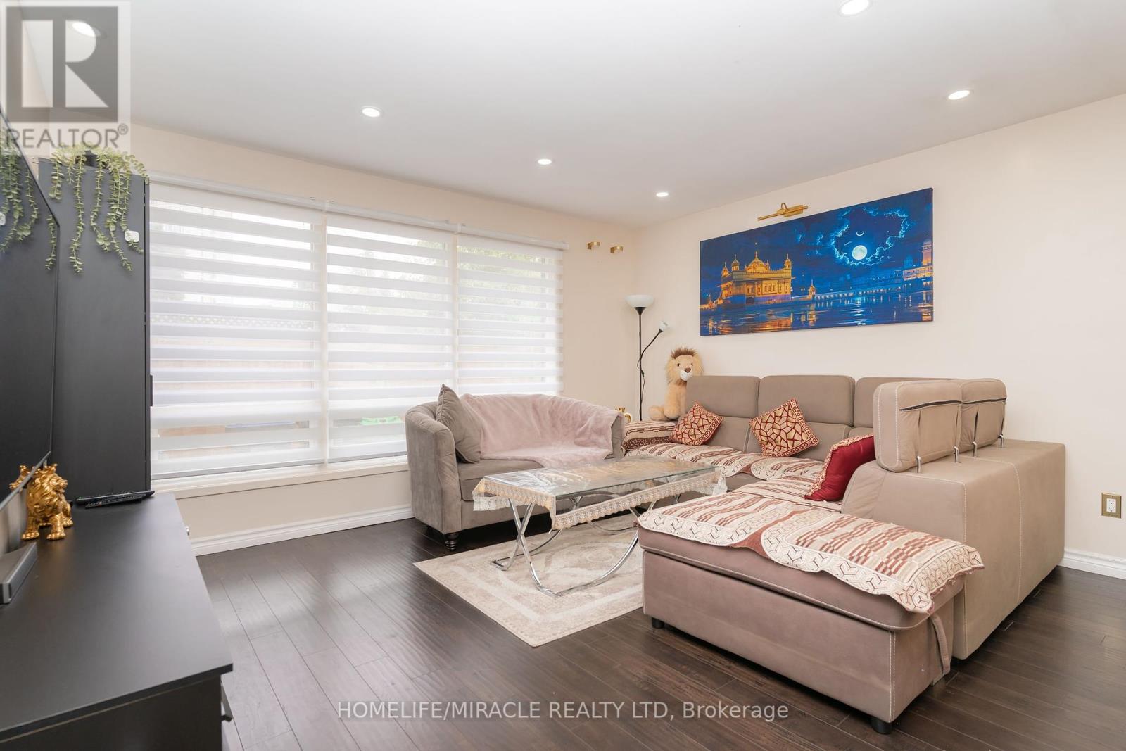 10 Huntingwood Crescent, Brampton (Central Park), Ontario  L6S 1S6 - Photo 8 - W12277702