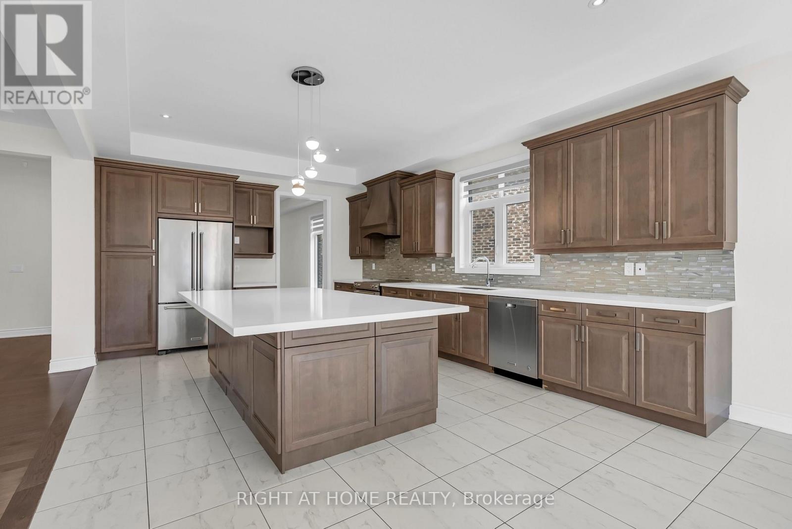 Property at 3175 DANIEL WAY image 5