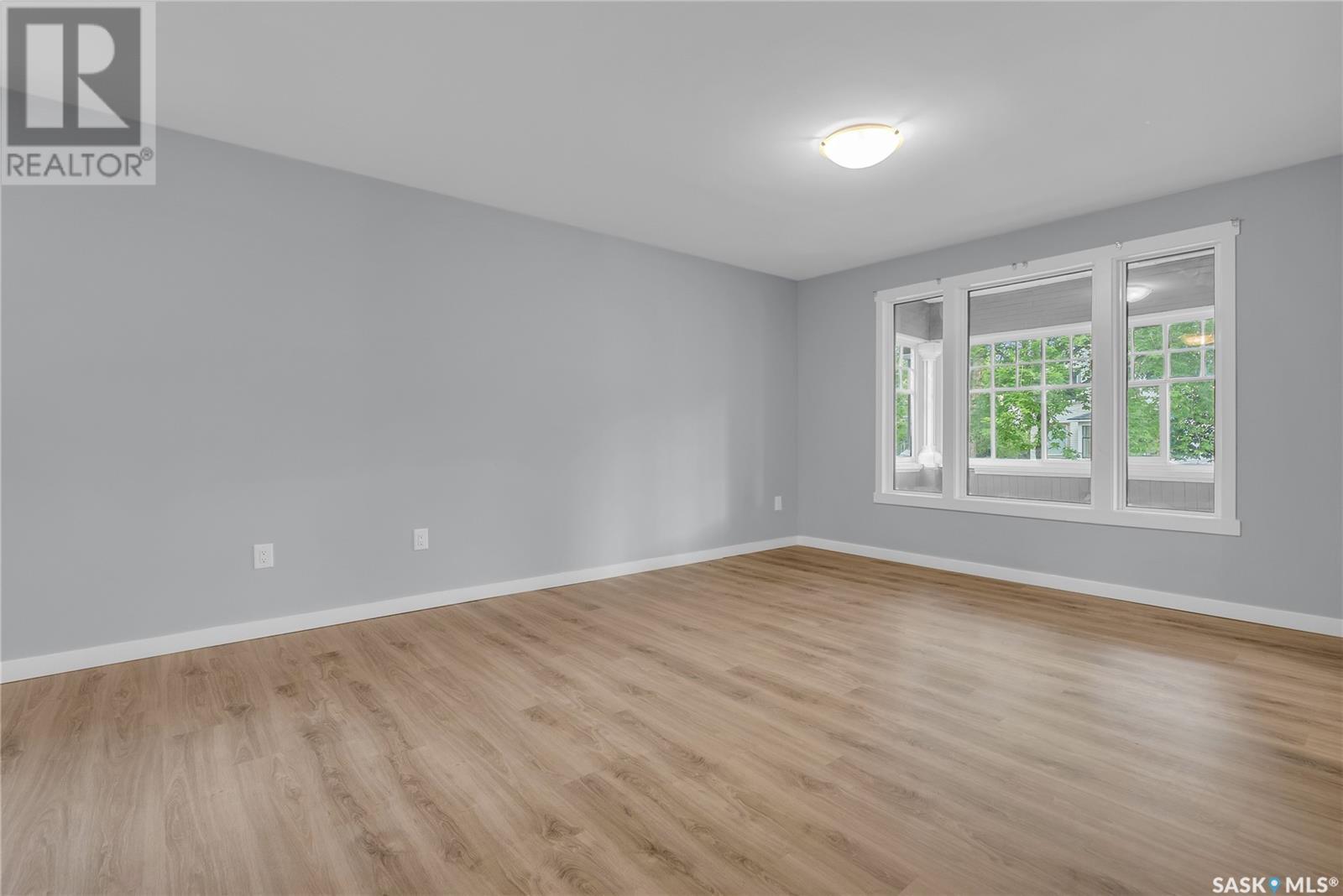 Property at 112 27th STREET W image 4