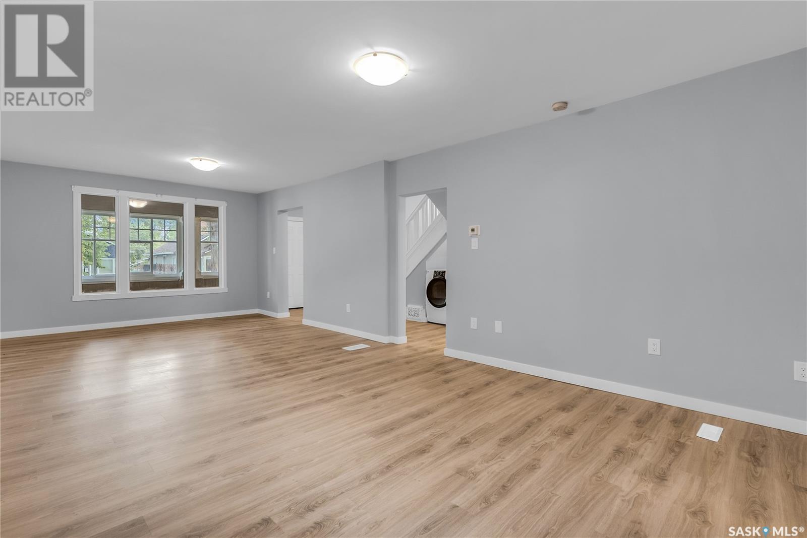 Property at 112 27th STREET W image 5
