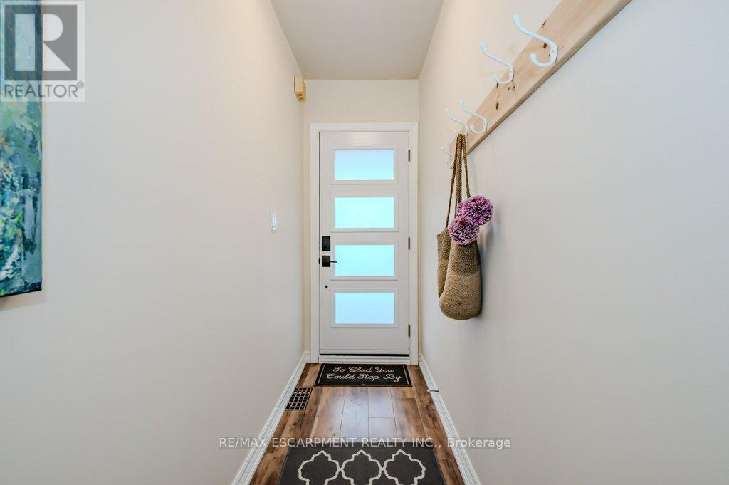 63 Beechwood Avenue, Hamilton, Ontario  L8L 2S5 - Photo 5 - X12277811