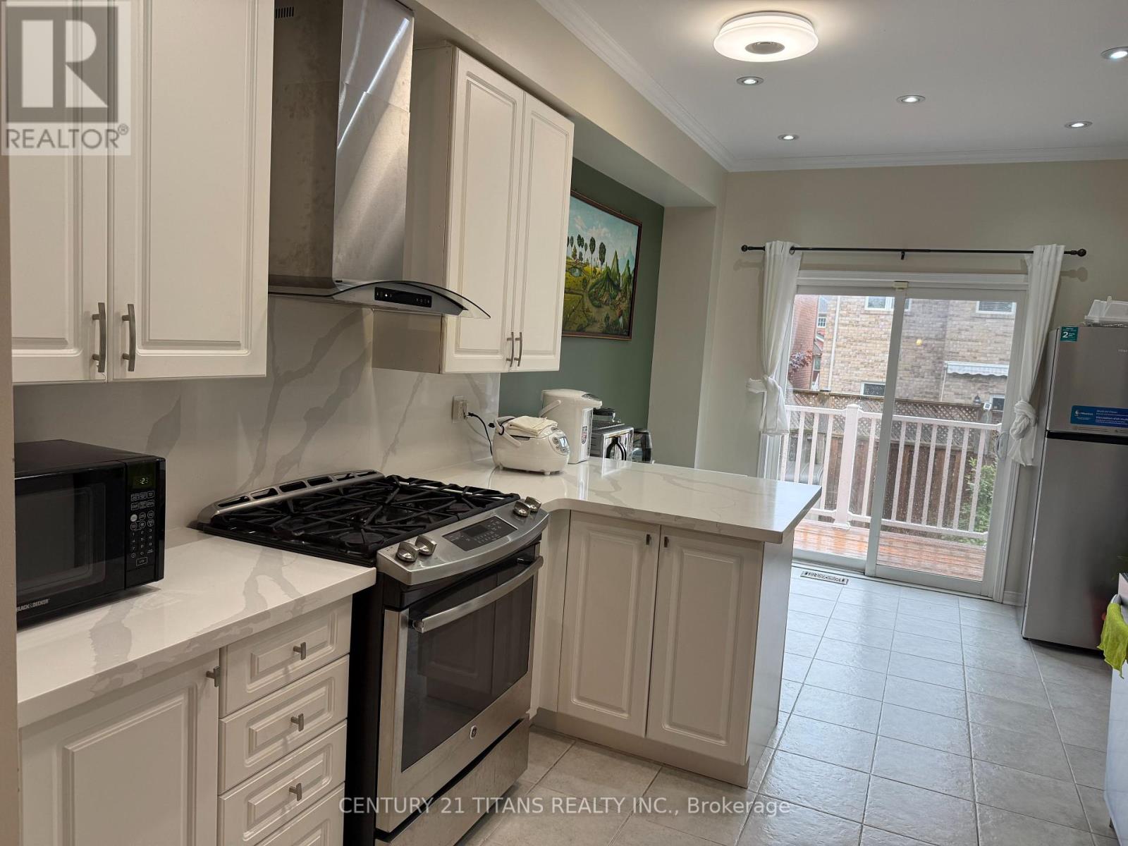 Property at 274 PENNDUTCH CIRCLE image 4