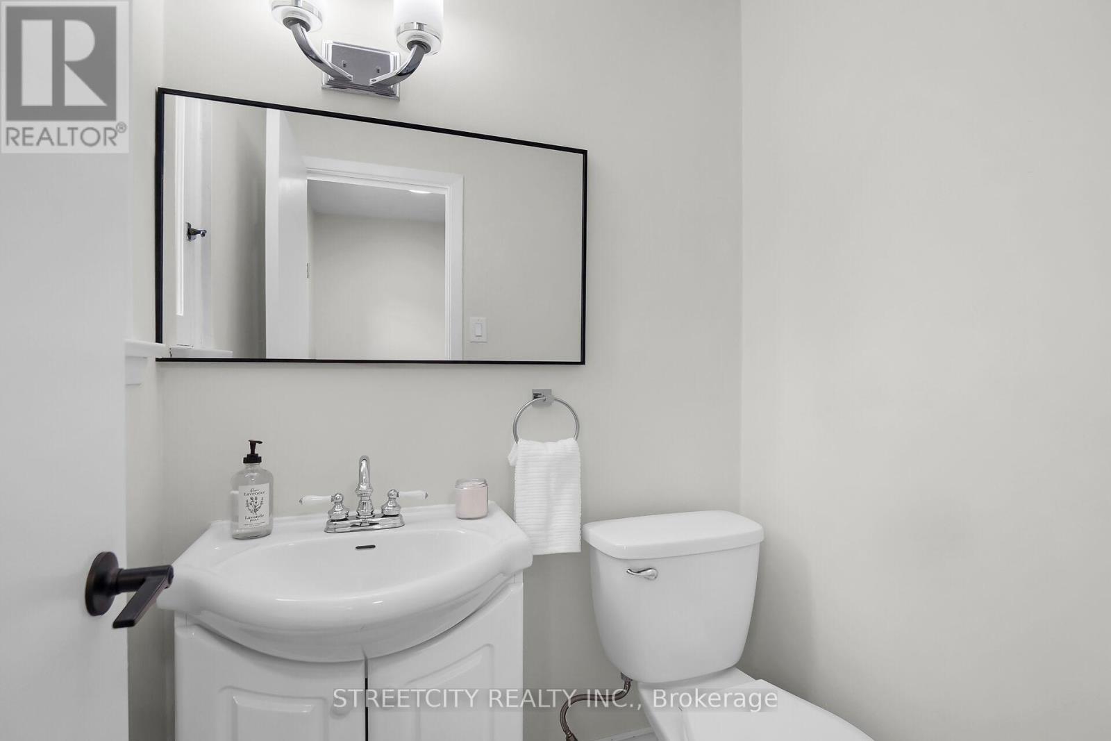 402 Homestead Court, London North, Ontario  N6G 2E9 - Photo 8 - X12277853