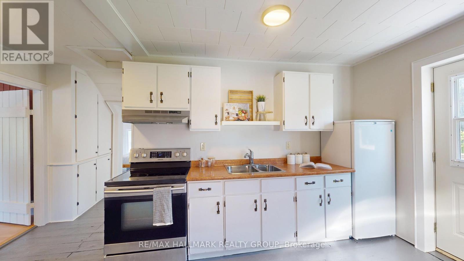 10 Wellington Street E, Athens, Ontario  K0E 1B0 - Photo 7 - X12277857