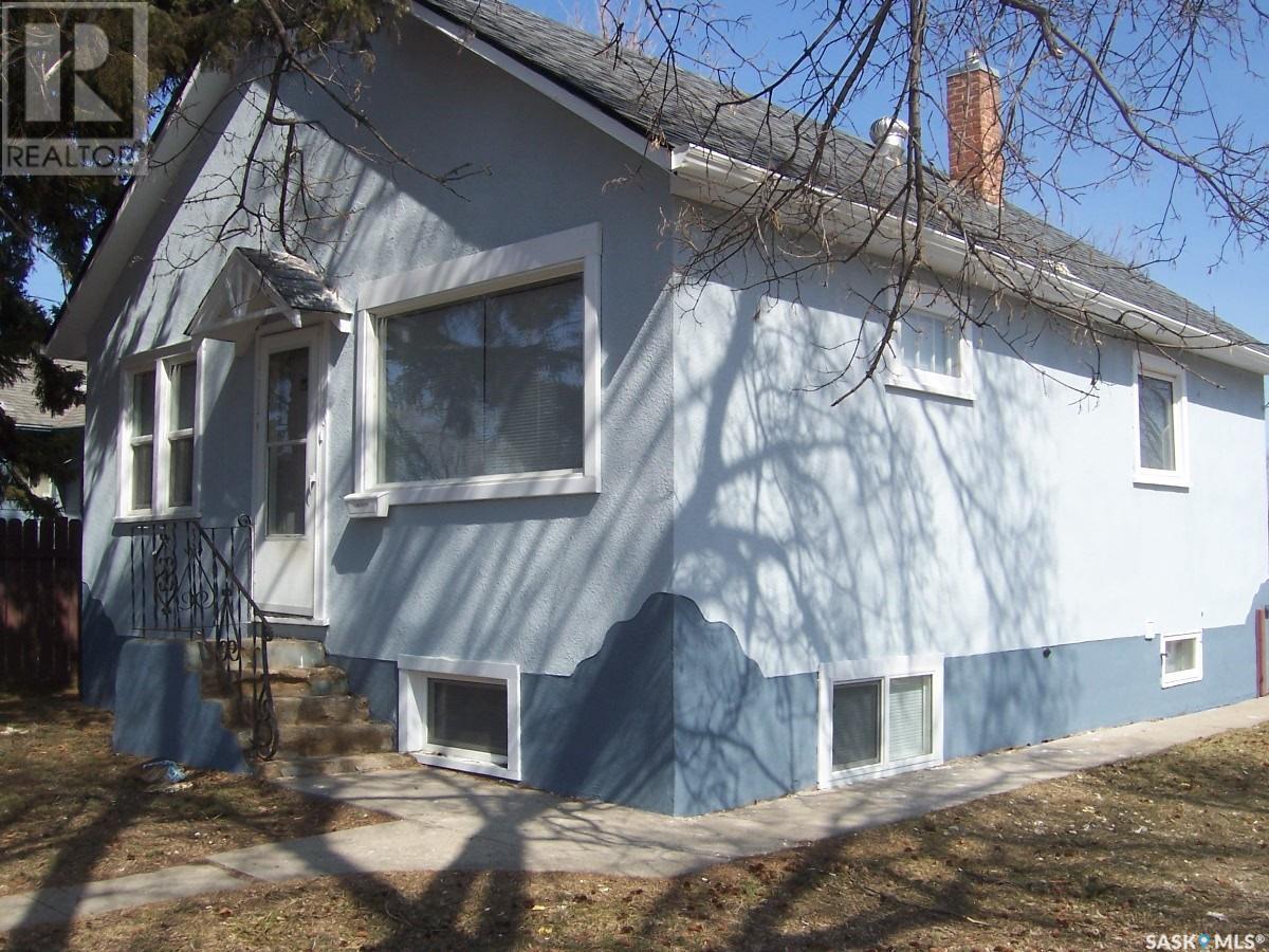 Property at 630 5Th AVENUE E image 3