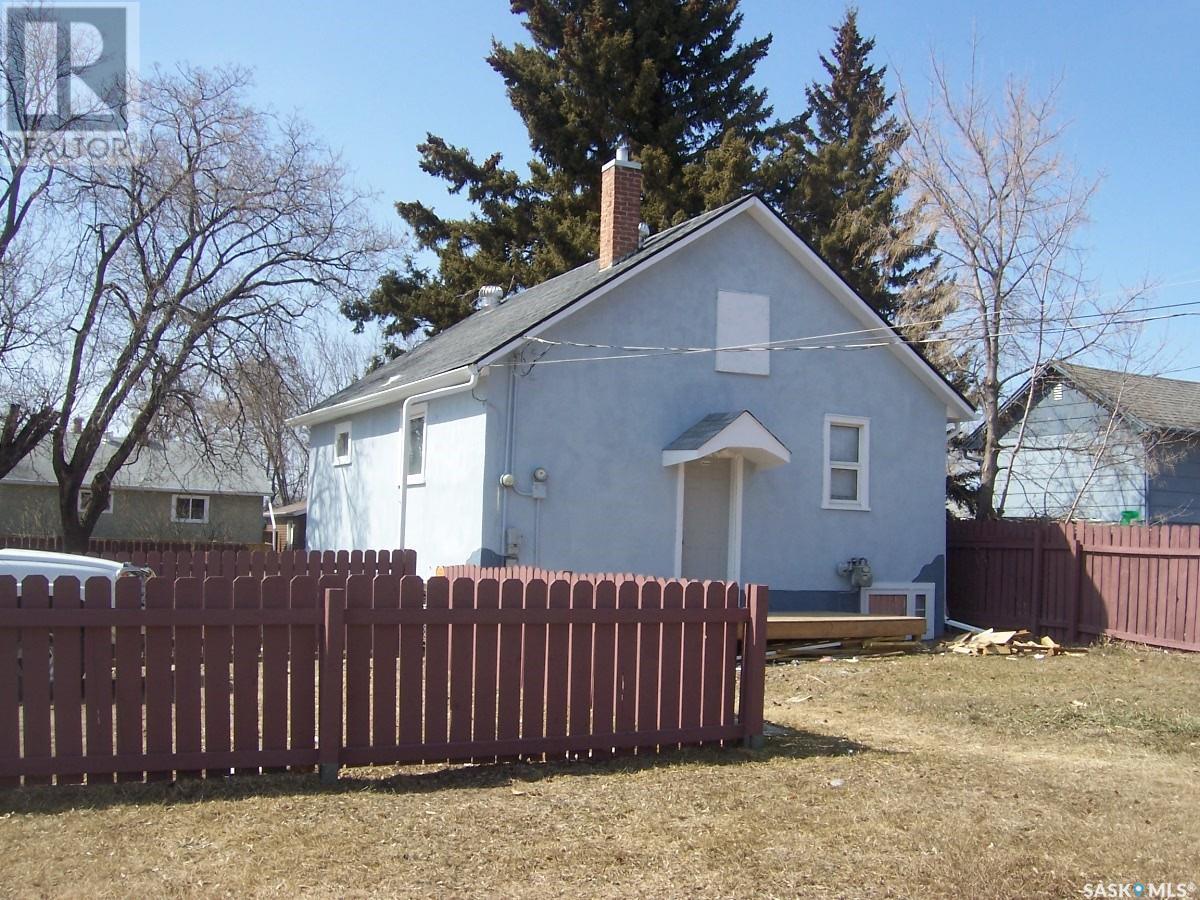 Property at 630 5Th AVENUE E image 5
