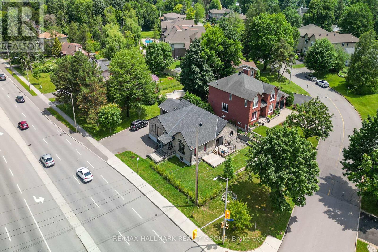 Property at 3253 RIVERSIDE DRIVE image 4