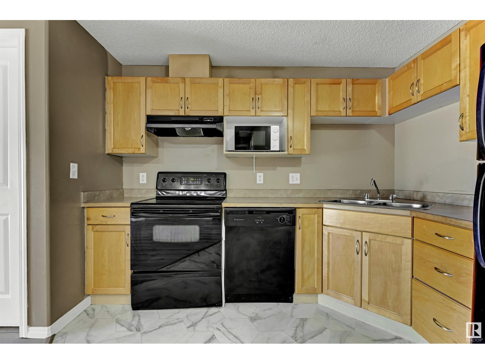 Property at #211 245 EDWARDS DR SW SW image 3