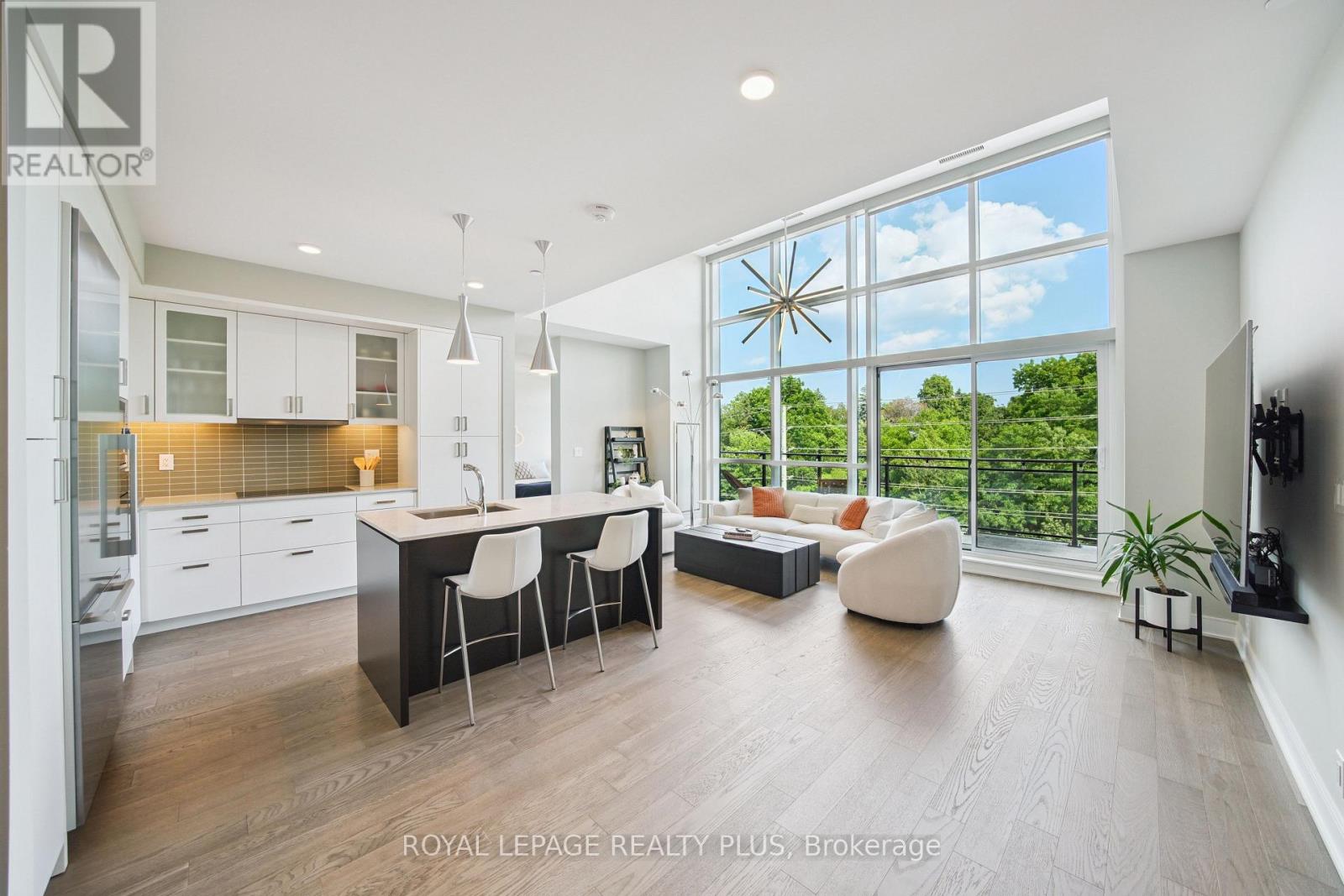 Property at 450 - 1575 LAKESHORE ROAD W image 1