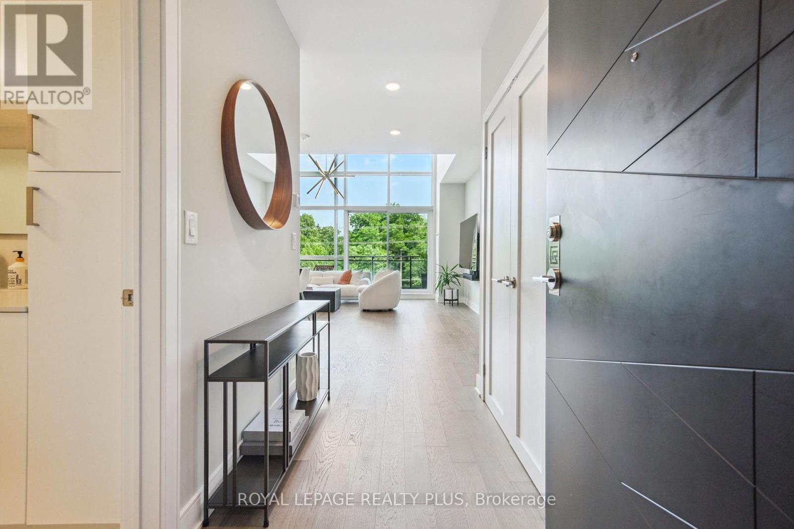 Property at 450 - 1575 LAKESHORE ROAD W image 2