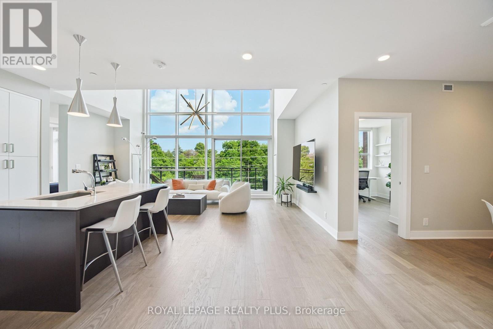 Property at 450 - 1575 LAKESHORE ROAD W image 4