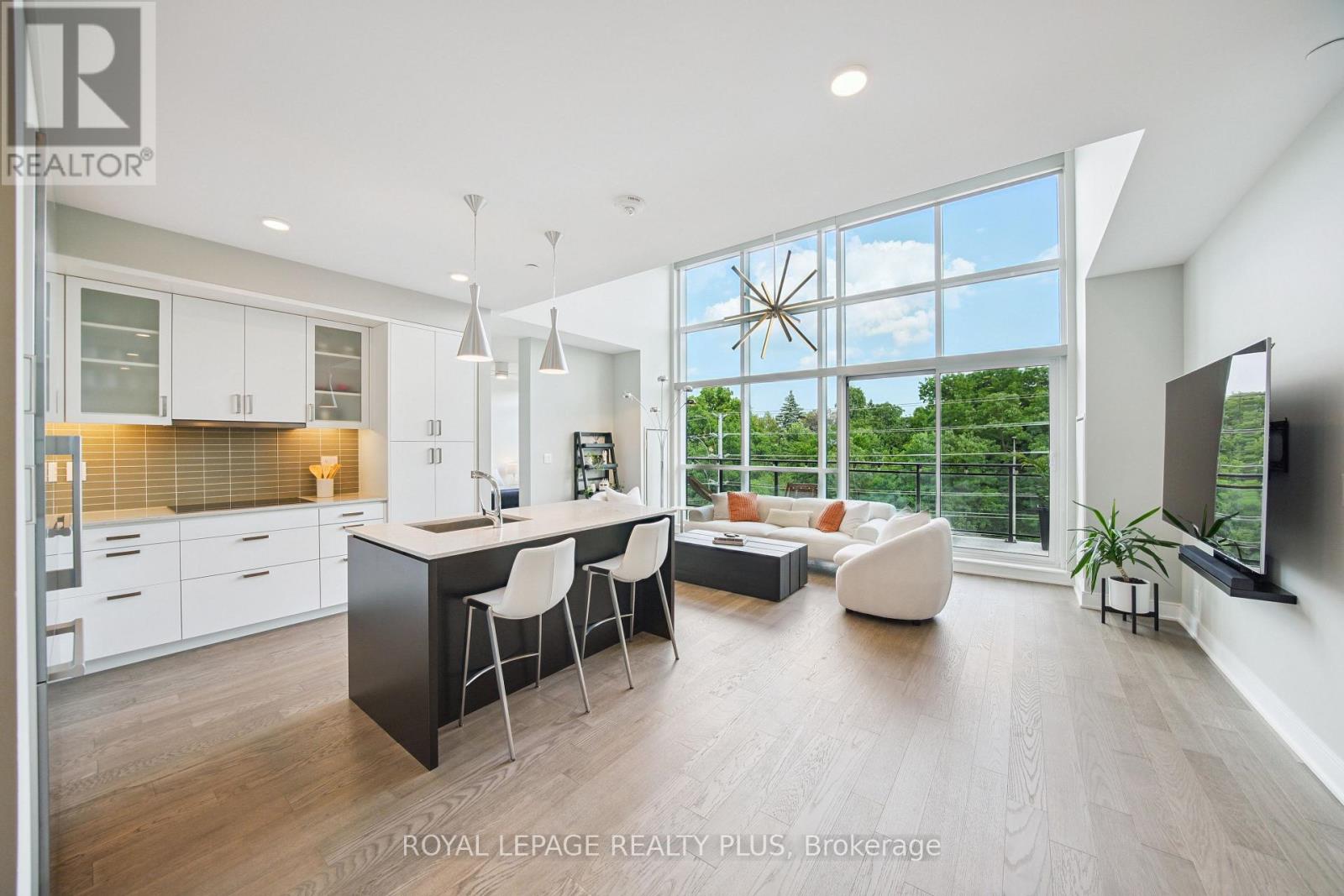 Property at 450 - 1575 LAKESHORE ROAD W image 5