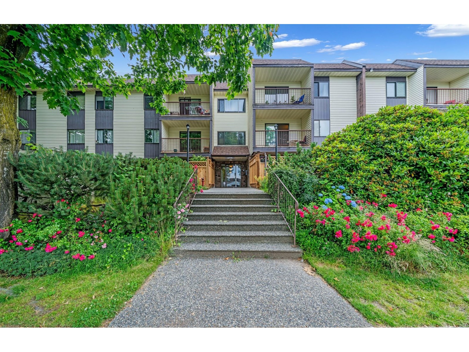 221 13775 74 AVENUE, surrey, British Columbia