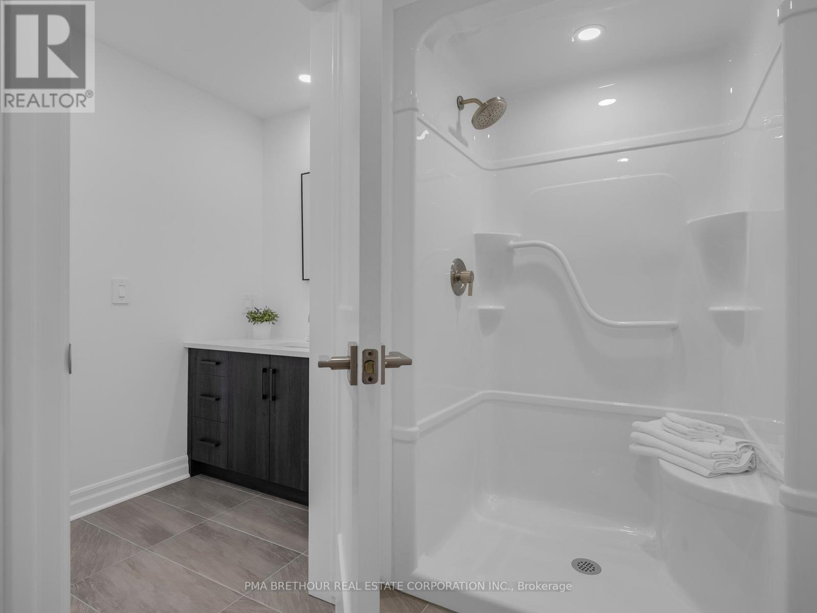 7543 Splendour Drive, Niagara Falls, Ontario  L2H 3V8 - Photo 29 - X12277950