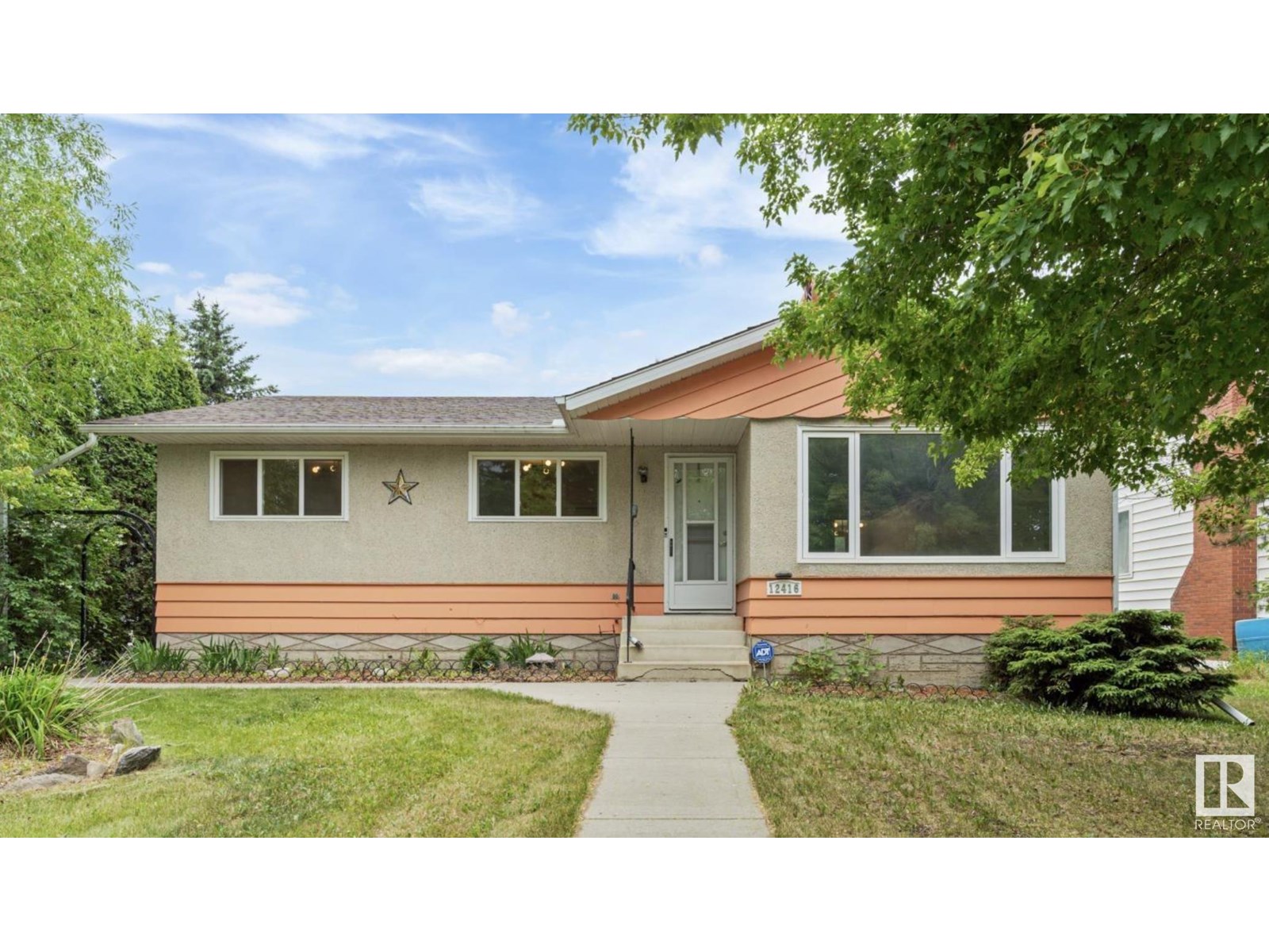 Property at 12416 77 Street NW image 2