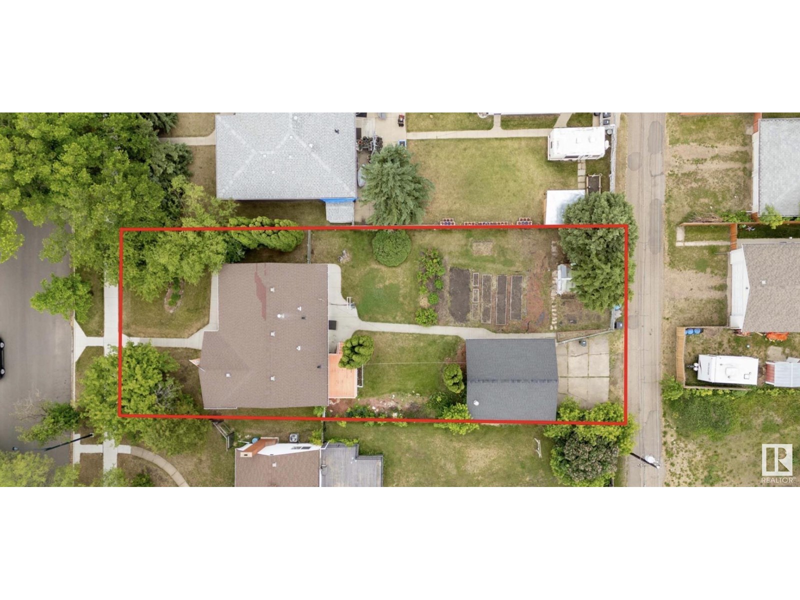 Property at 12416 77 Street NW image 4