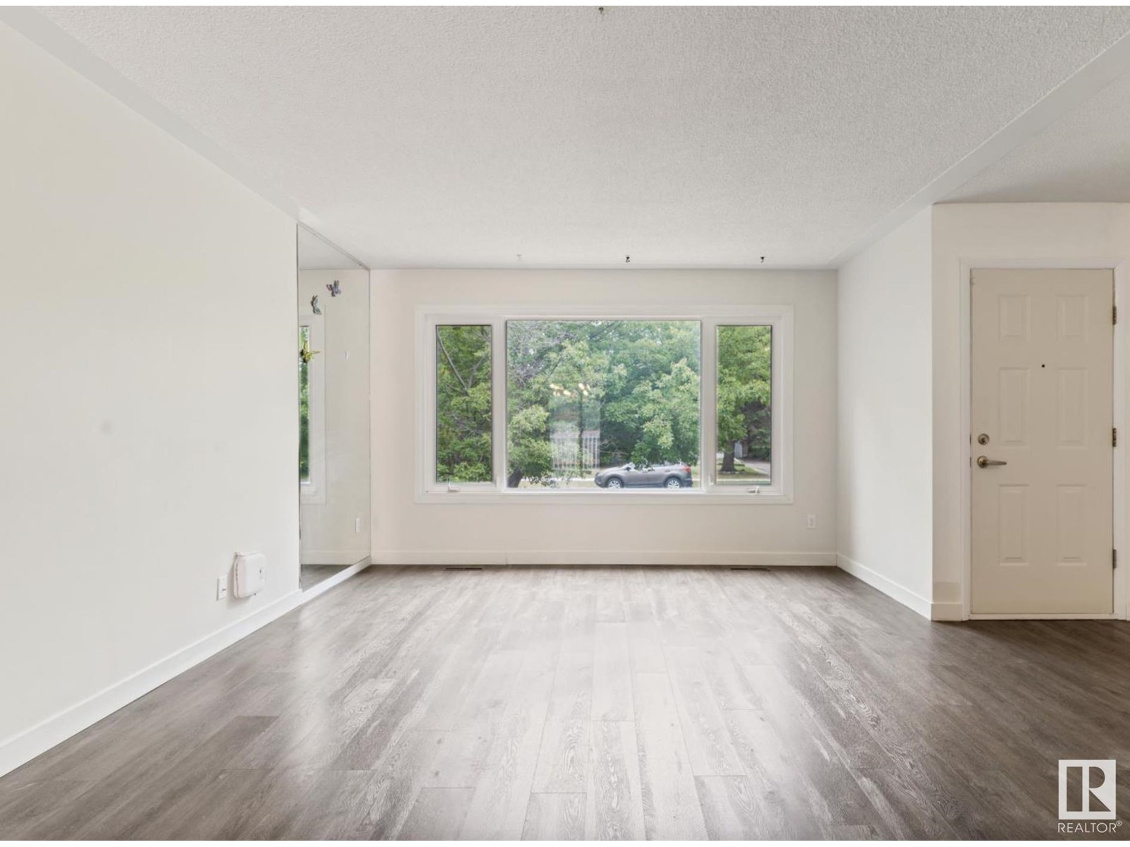 Property at 12416 77 Street NW image 5