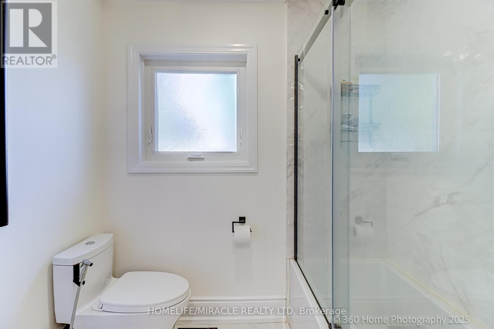 568 Weir Avenue, Oakville, Ontario  L6L 4X4 - Photo 15 - W12275481
