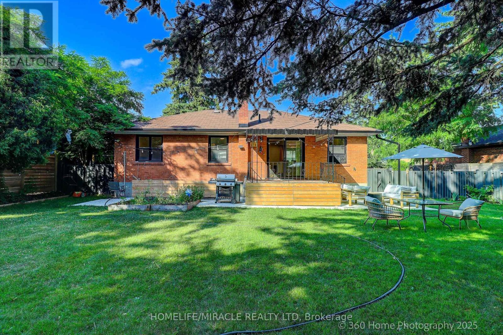 568 Weir Avenue, Oakville, Ontario  L6L 4X4 - Photo 21 - W12275481