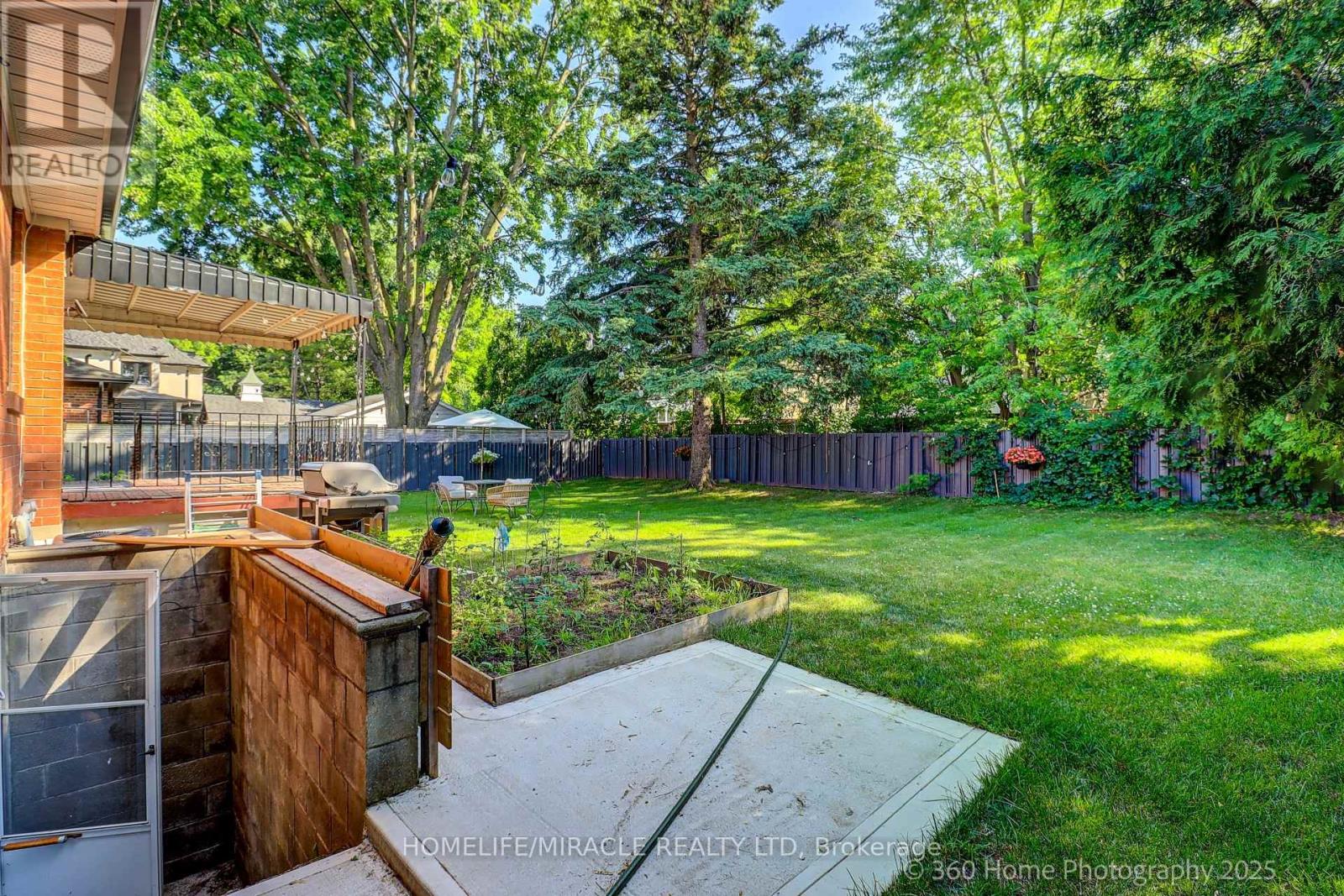 568 Weir Avenue, Oakville, Ontario  L6L 4X4 - Photo 22 - W12275481