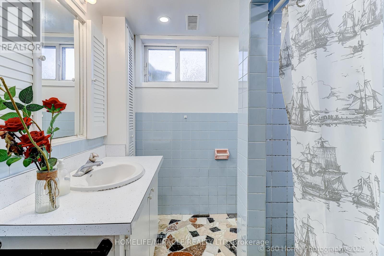 568 Weir Avenue, Oakville, Ontario  L6L 4X4 - Photo 19 - W12275481