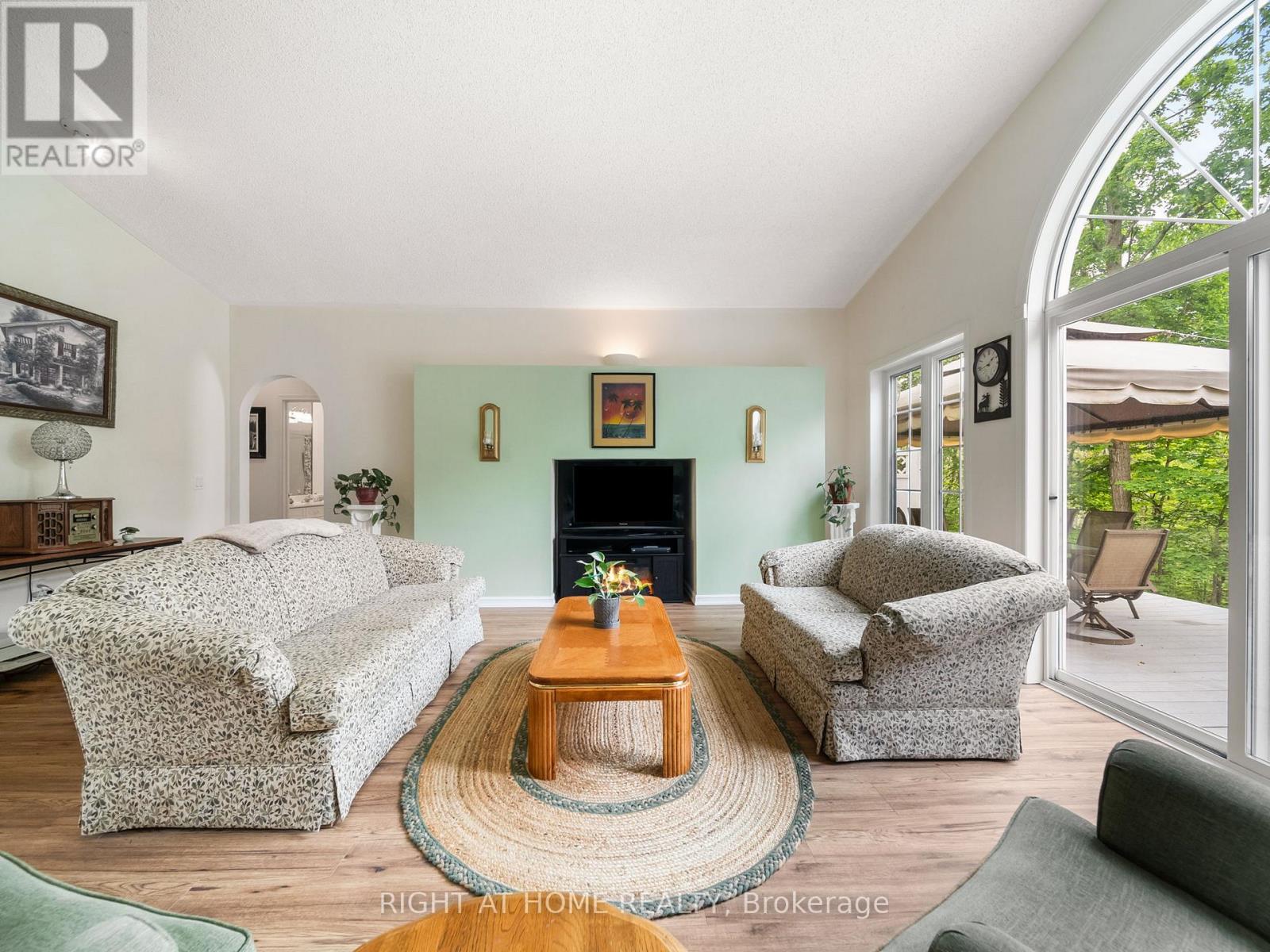 Property at 4 BEECHWOOD CRESCENT image 5