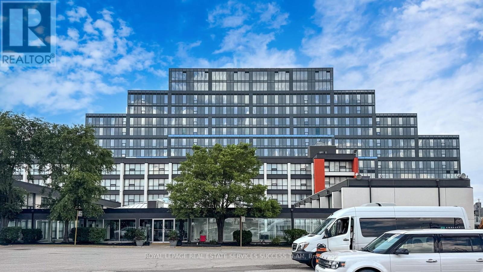 301 - 600 DIXON ROAD, Toronto, Ontario