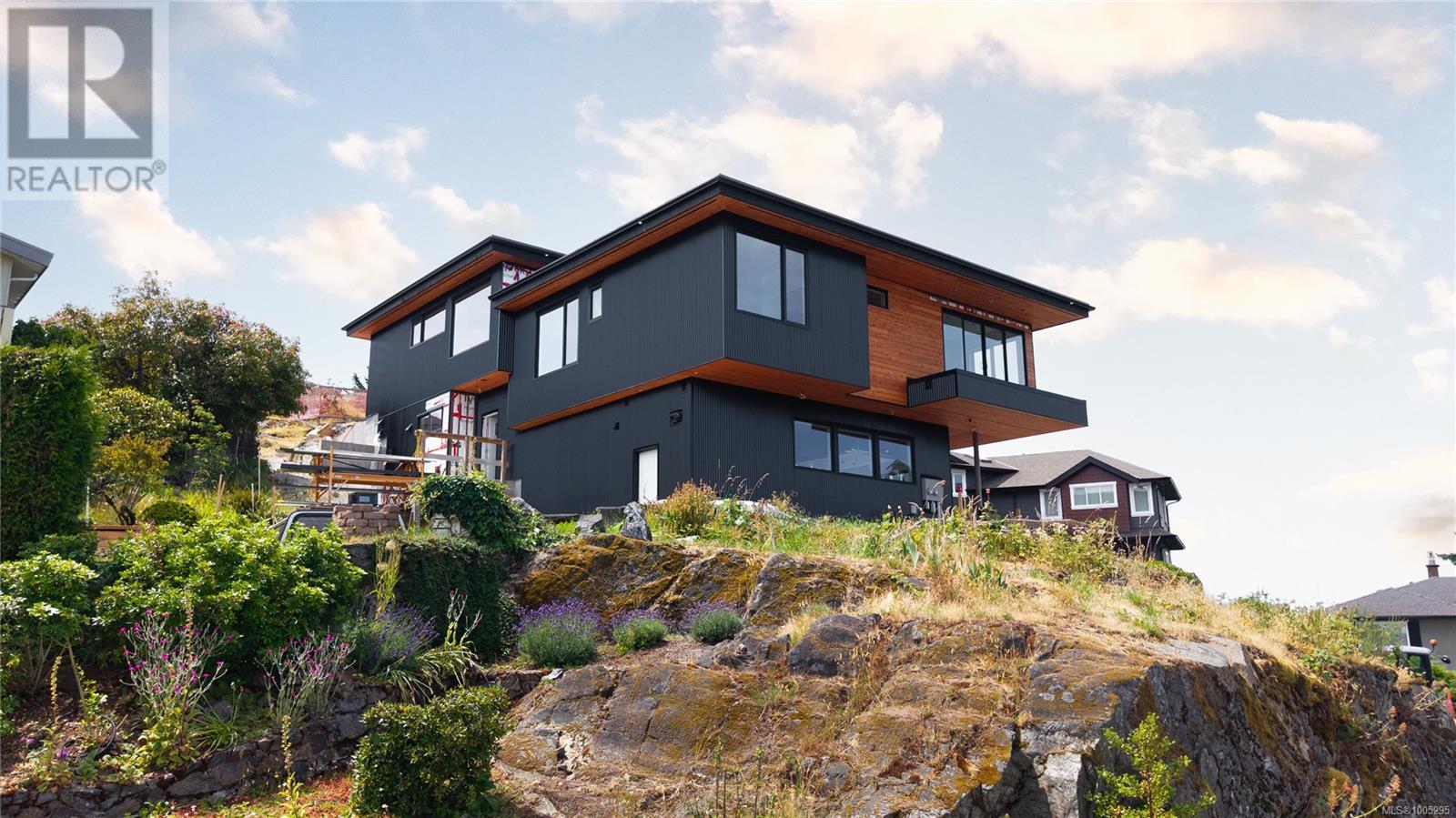 Property at 3700 Kootenay Pl image 1