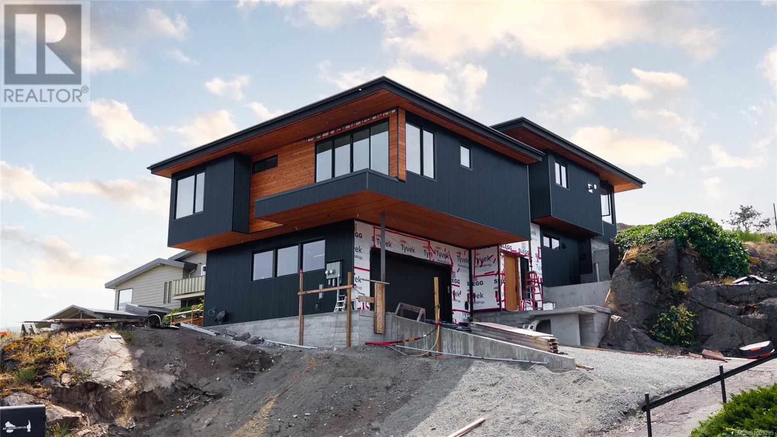Property at 3700 Kootenay Pl image 3