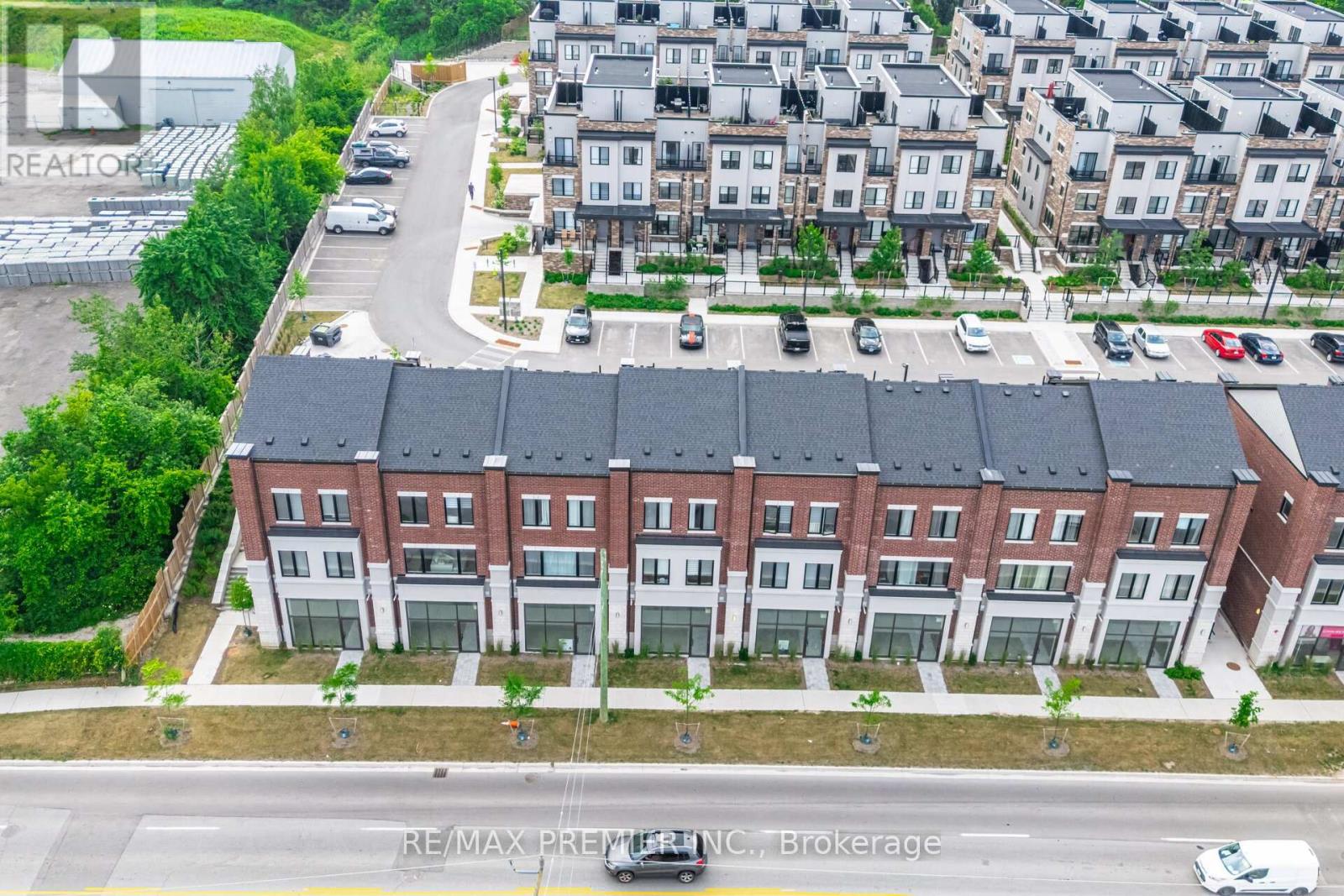4 - 200 DISSETTE STREET, Bradford West Gwillimbury, Ontario