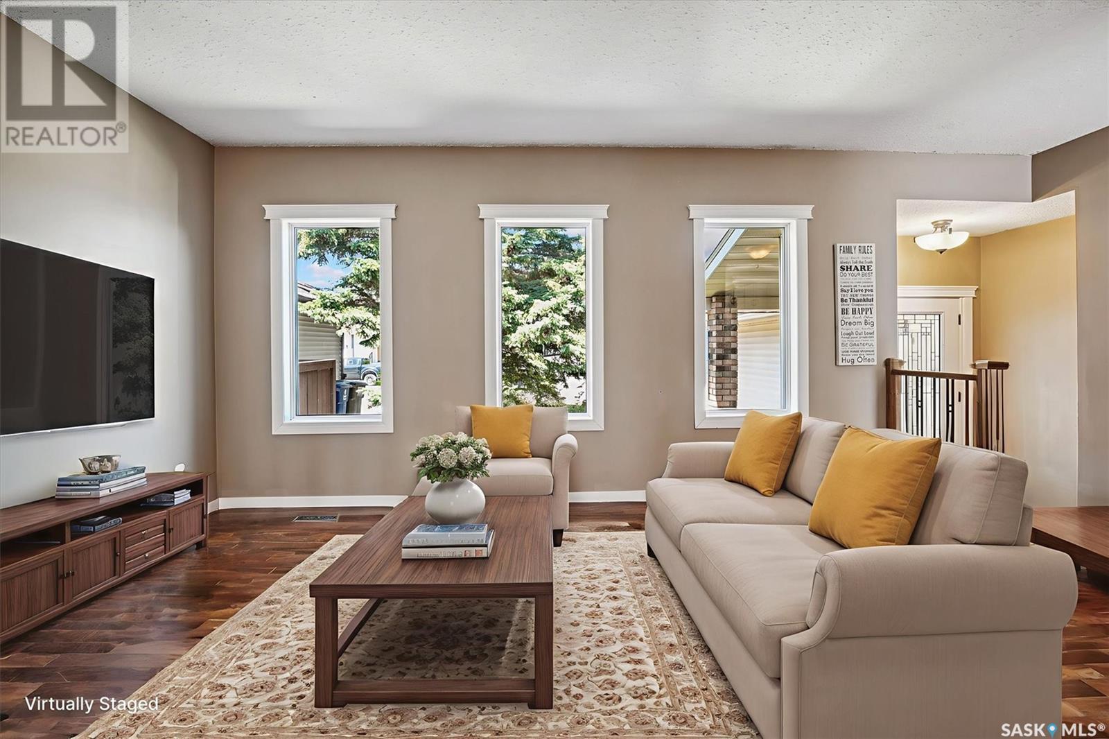 Property at 731 Swan CRESCENT image 3