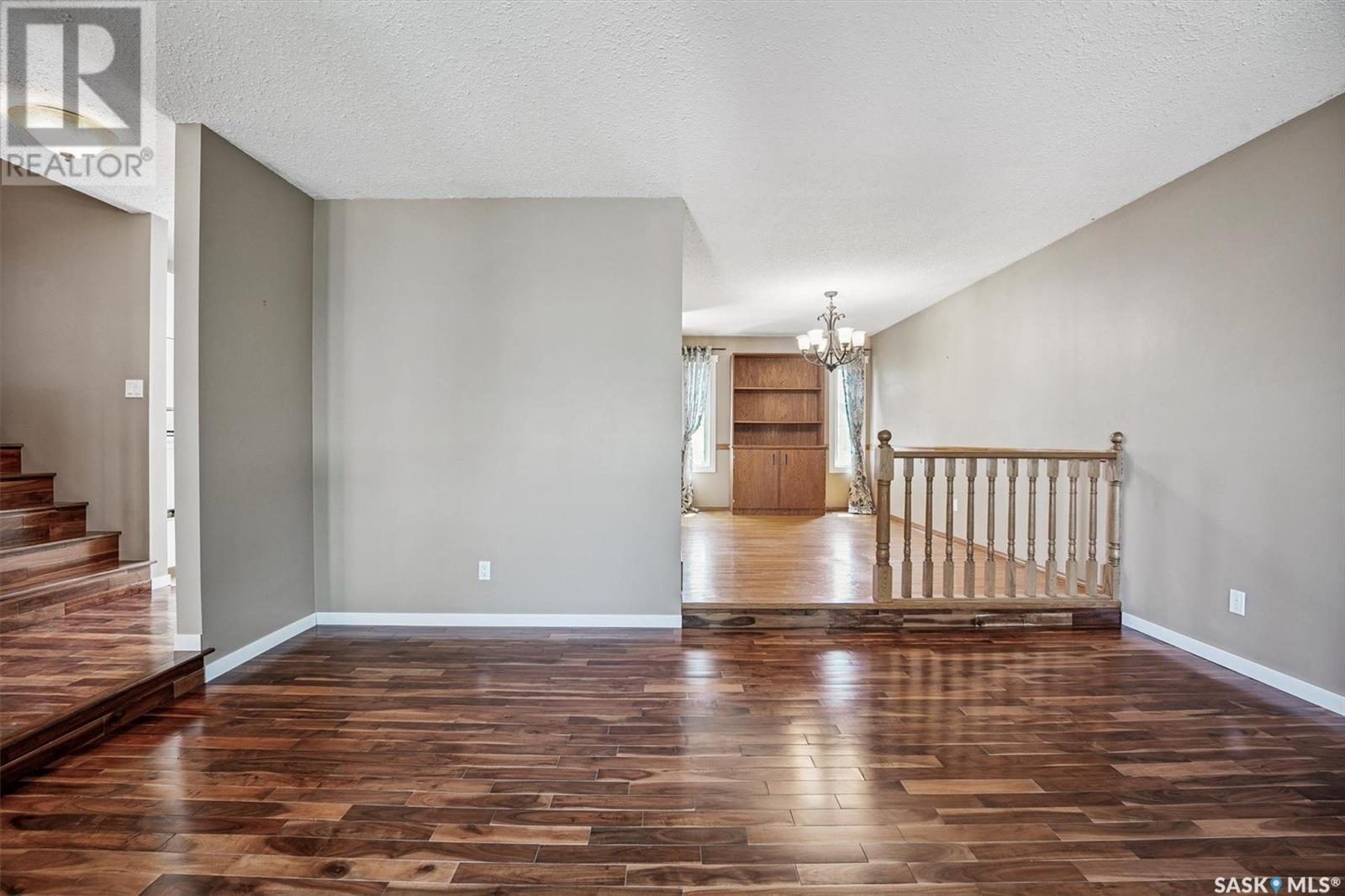 Property at 731 Swan CRESCENT image 5