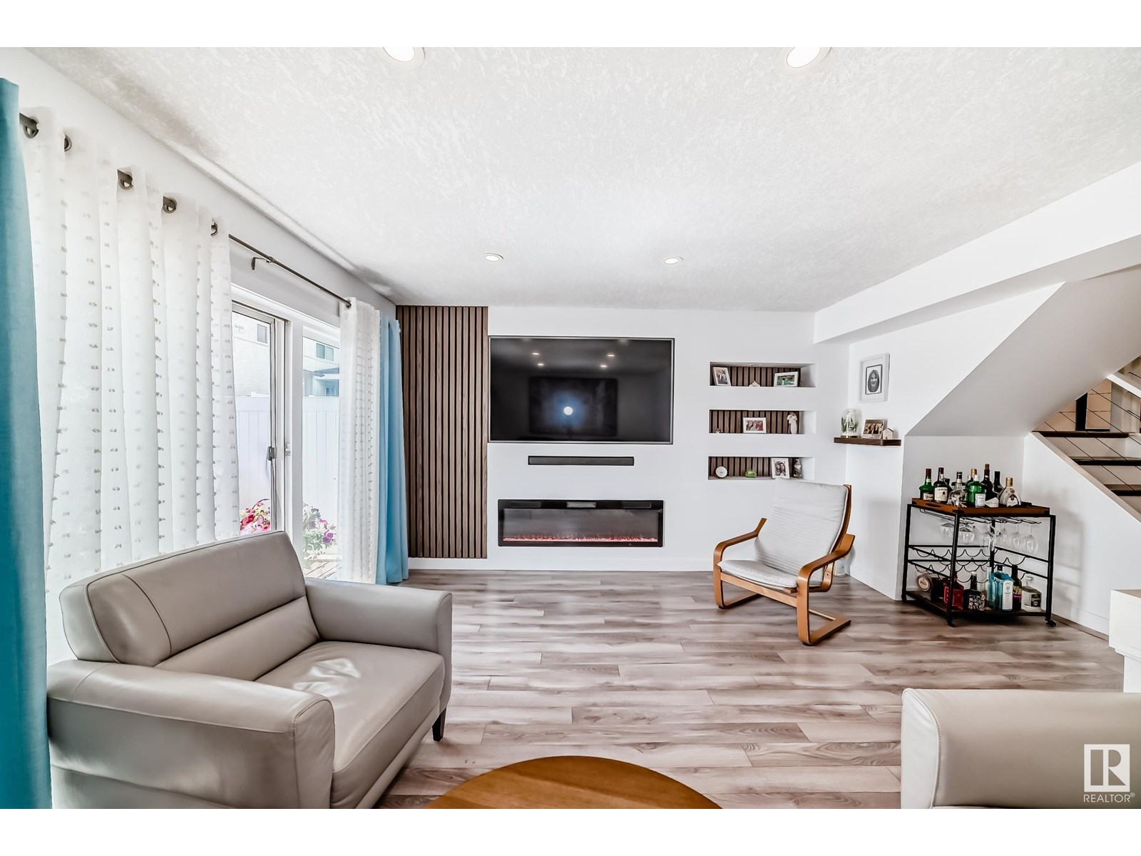 Property at 6D MEADOWLARK VG NW NW image 3