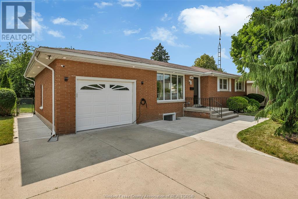 Property at 2435 McKay AVENUE image 4