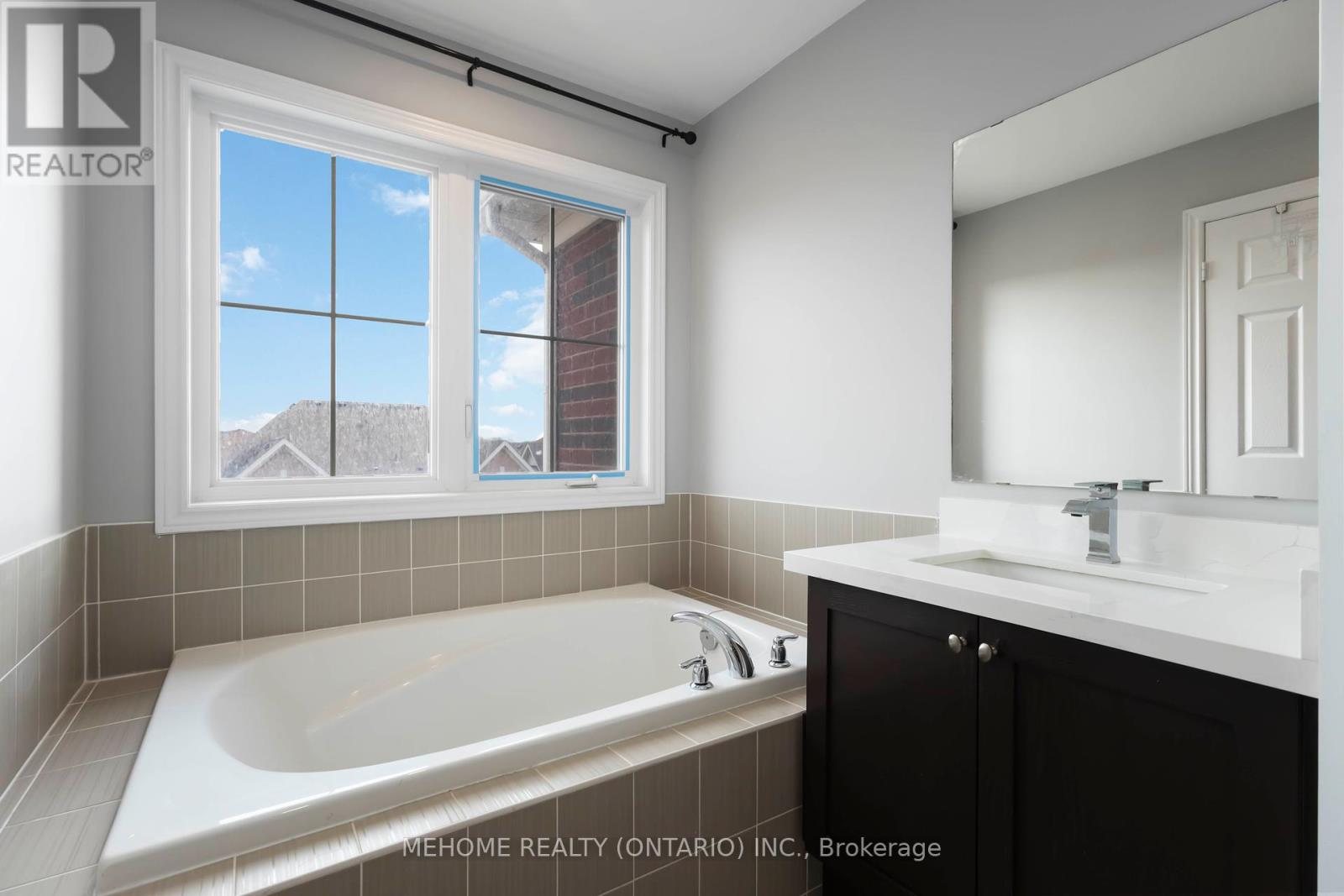 229 Dundas Way, Markham, Ontario  L6E 0S8 - Photo 10 - N12278051