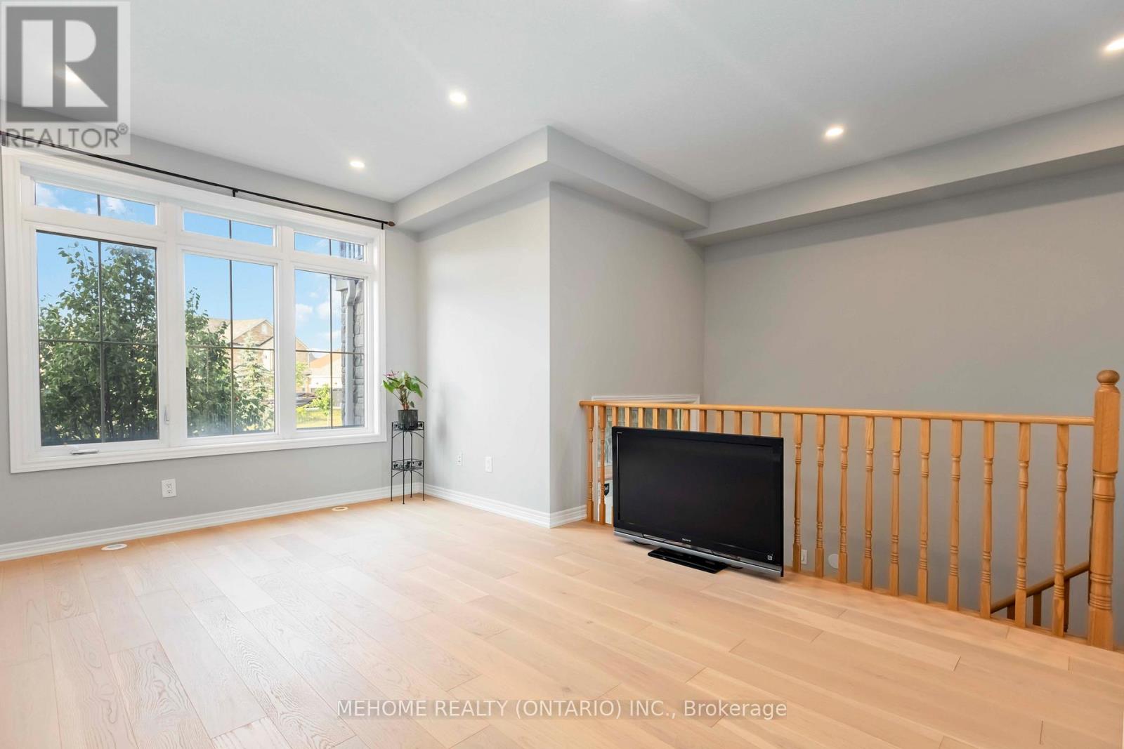 Property at 229 DUNDAS WAY image 3