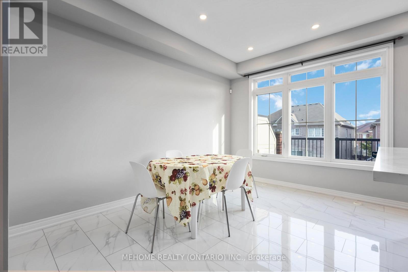 229 Dundas Way, Markham, Ontario  L6E 0S8 - Photo 7 - N12278051