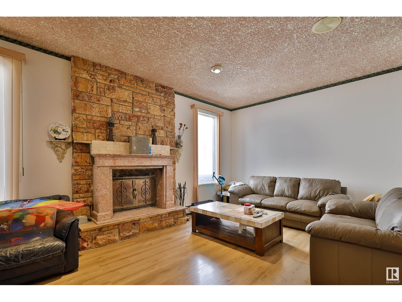 Property at 15808 100 ST NW image 2