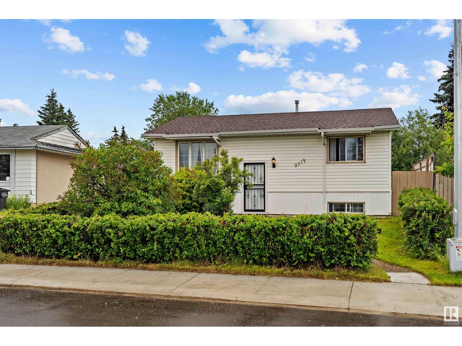 Property at 9919 170 AV NW image 1