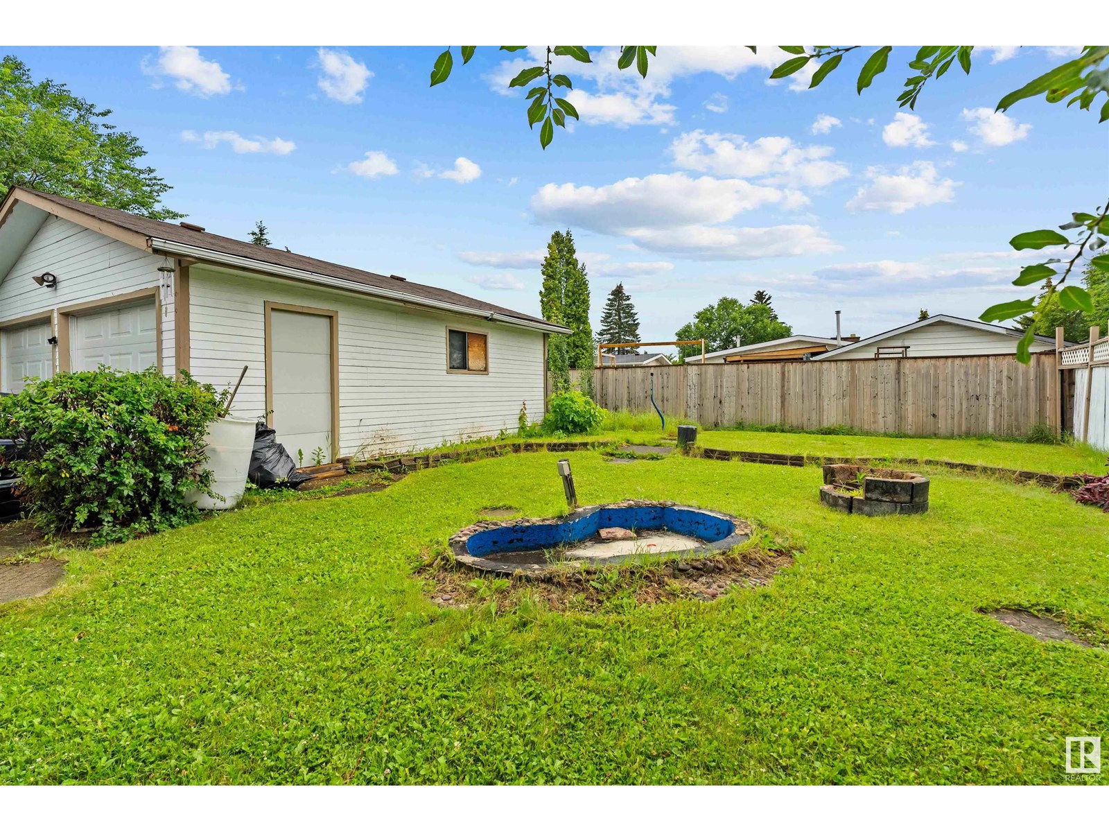 Property at 9919 170 AV NW image 2
