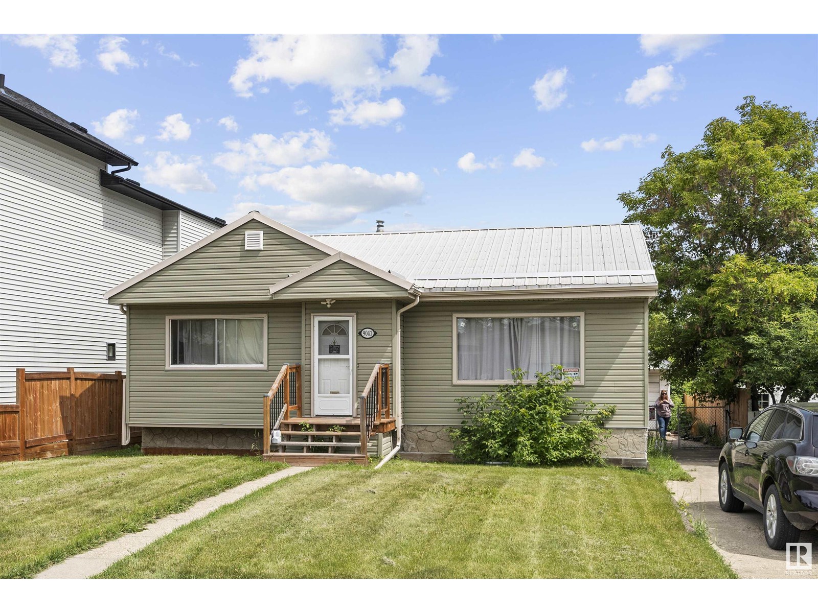 Property at 9041 151 ST NW image 2
